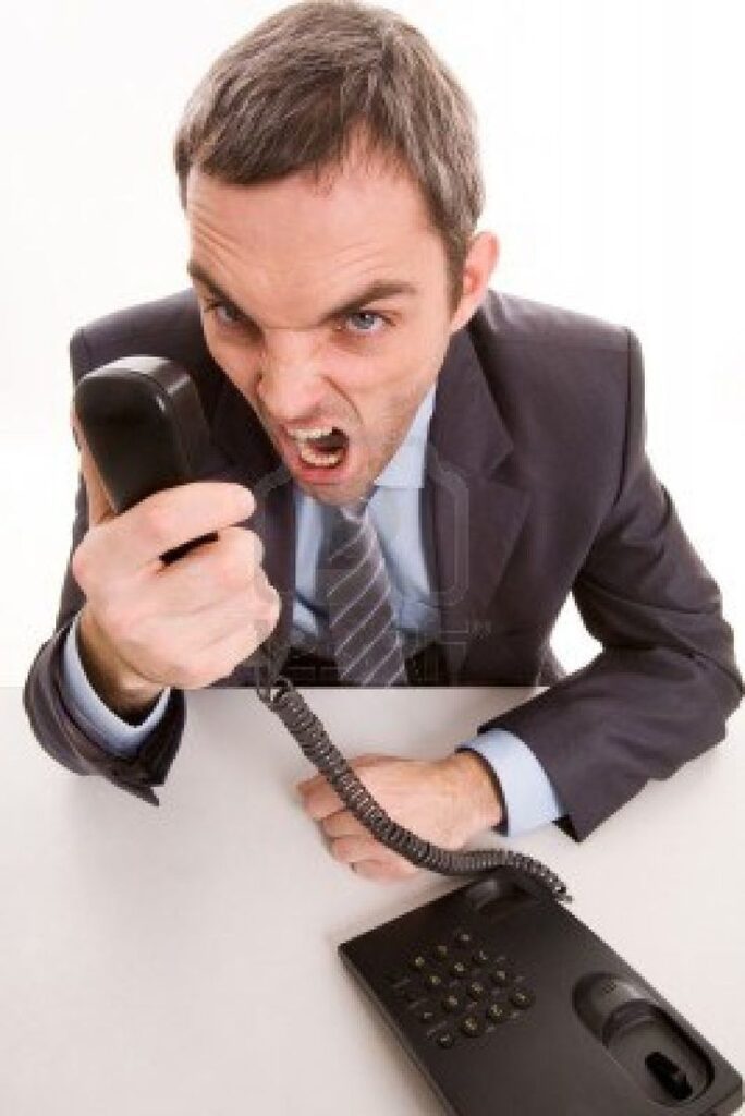 Furieux au téléphone